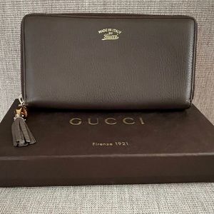 ❌SOLD!!❌ Authentic Gucci Zip around bamboo wallet